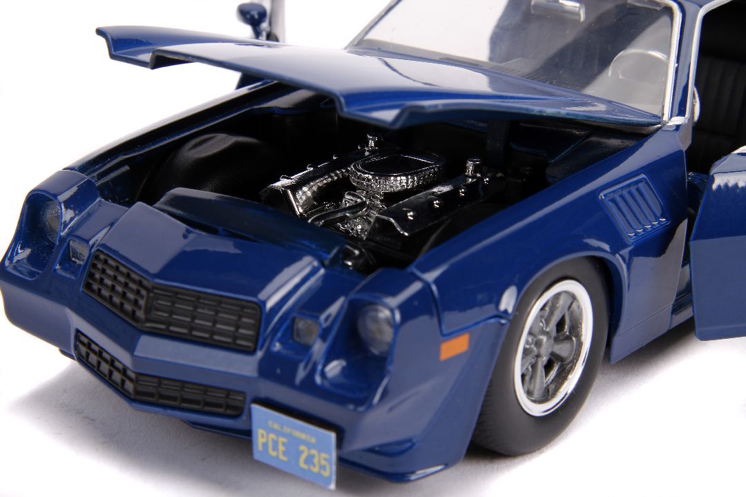 1/24 "Hollywood Rides" Stranger Things - 1979 Chevy Camaro Z28 w/ Coin
