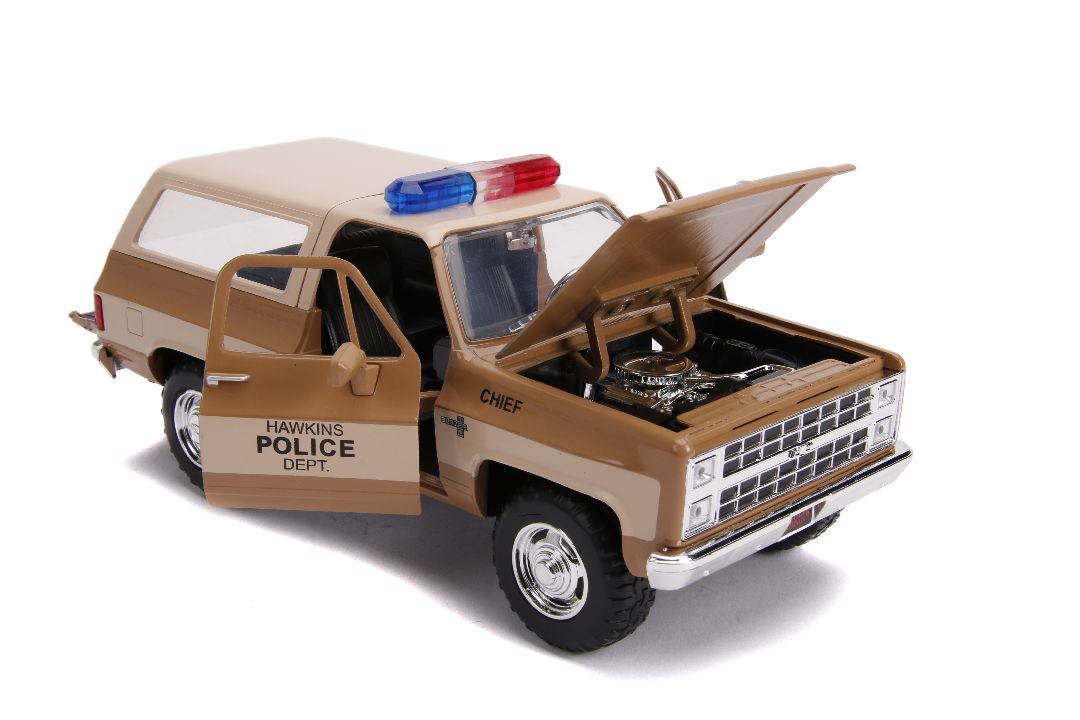 1/24 "Hollywood Rides" Stranger Things - 1980 Chevy Blazer w/ Police Badge