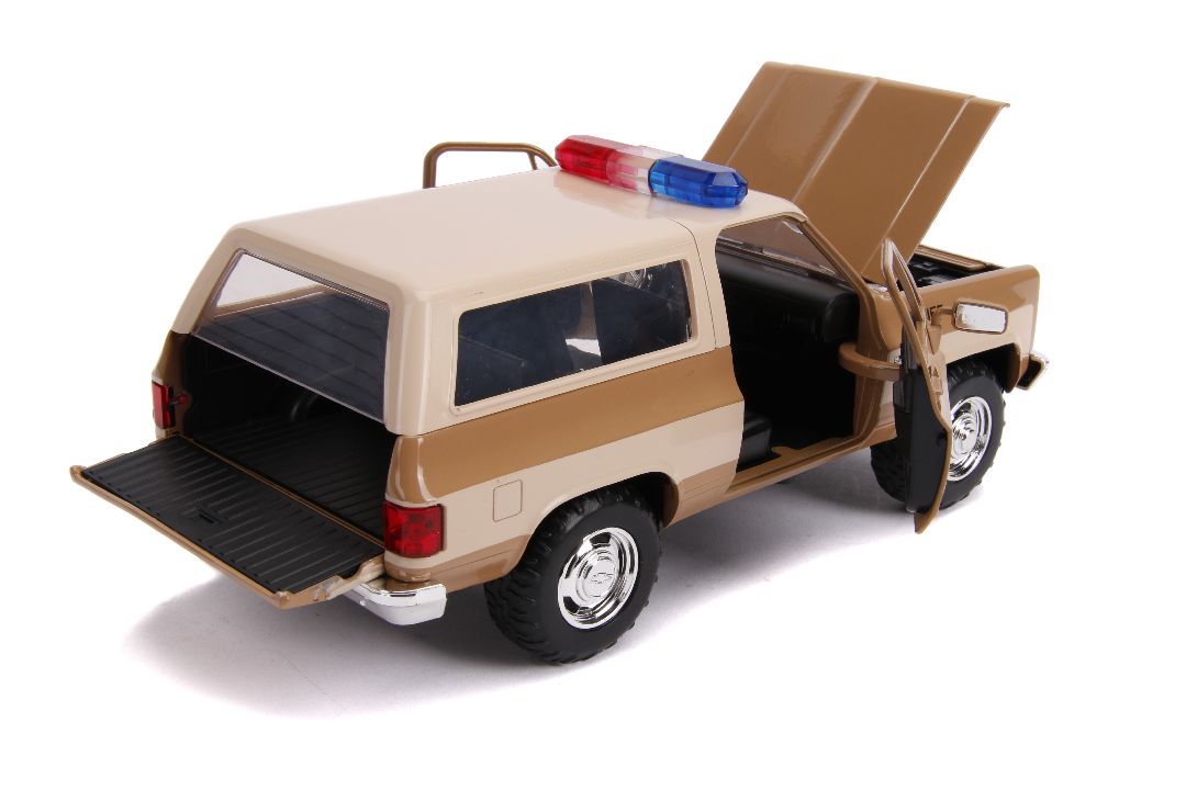 1/24 "Hollywood Rides" Stranger Things - 1980 Chevy Blazer w/ Police Badge