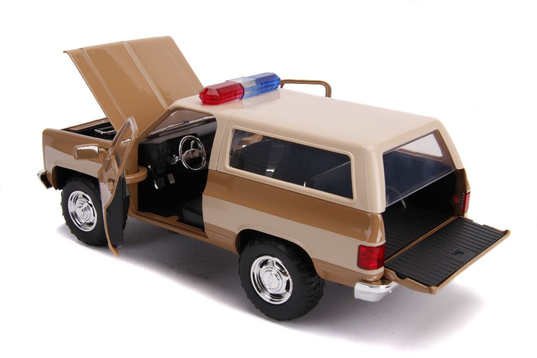 1/24 "Hollywood Rides" Stranger Things - 1980 Chevy Blazer w/ Police Badge