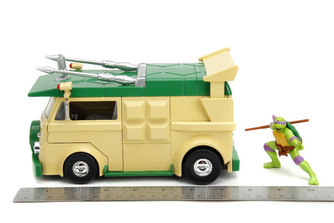 1/24 "Hollywood Rides" Teenage Mutant Ninja Turtles - The Party Wagon w/Donatello