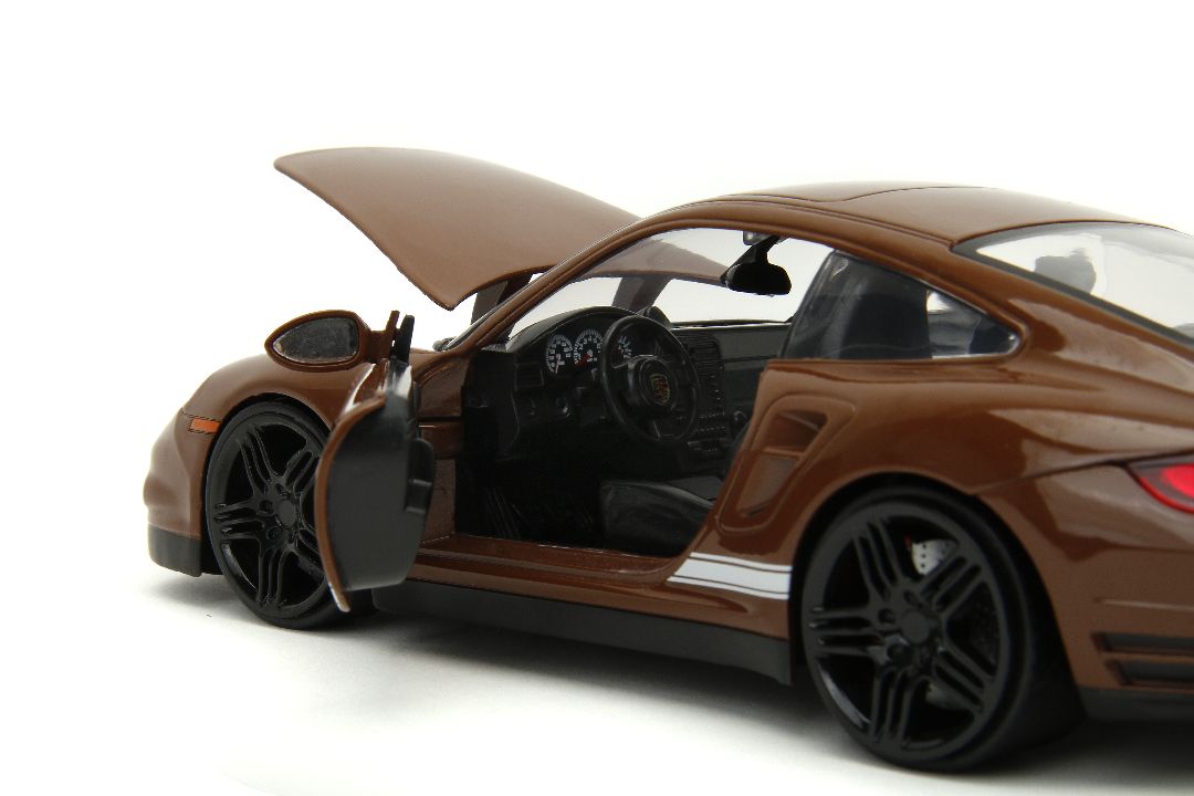 1/24 "Hollywood Rides" 2007 Porsche 911 Turbo with Brown M&Ms