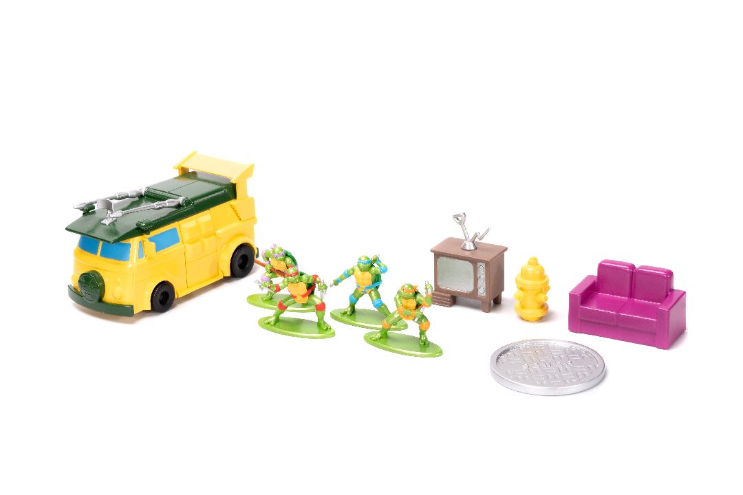 Nano Scene TMNT Turtle Lair with 4 Figures