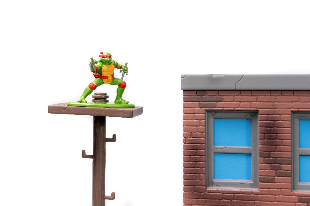 Nano Scene TMNT Turtle Lair with 4 Figures