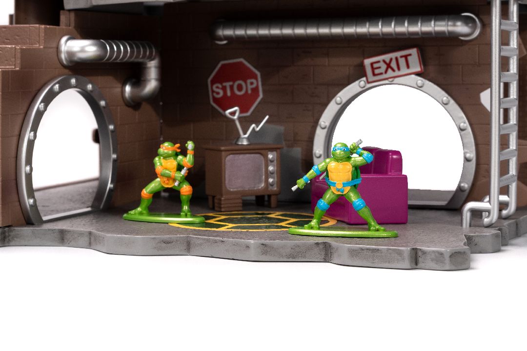 Nano Scene TMNT Turtle Lair with 4 Figures