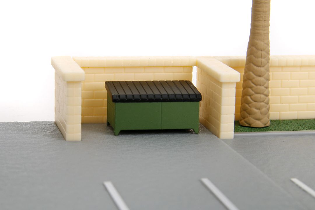 1.65" Nano "Hollywood Rides" Nano Scene – Dom Toretto's Market & Café
