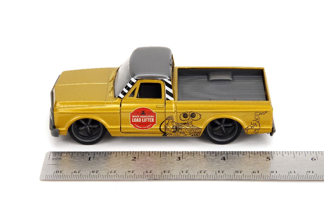 1/32 "Hollywood Rides" - Disney Pixar - 1972 Chevy Cheyenne (Wall-E Theme)