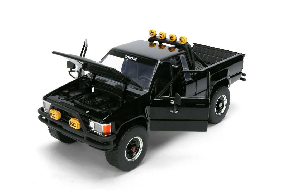 1/24 "Hollywood Rides" - BTTF 1985 Toyota SR5 w/Marty's Skateboard