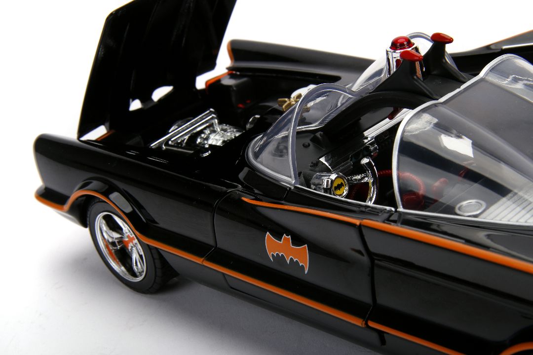 1/18 "Hollywood Rides" 1966 Classic TV Series Batmobile with Batman