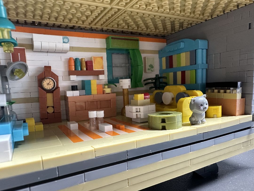 Old-fashioned TV Building Kit