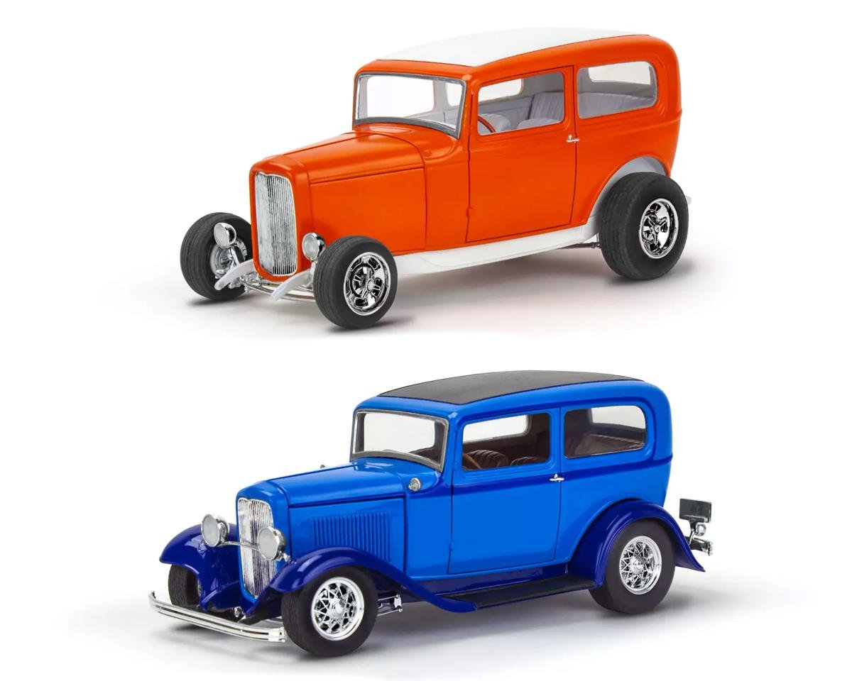 1/25 1932 Ford Tudor Sedan 2-in-1 Plastic Model Kit