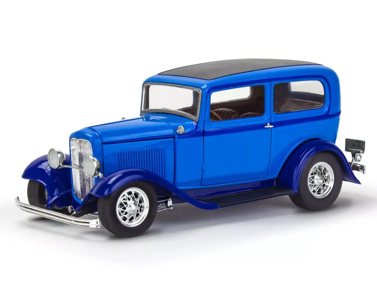 1/25 1932 Ford Tudor Sedan 2-in-1 Plastic Model Kit