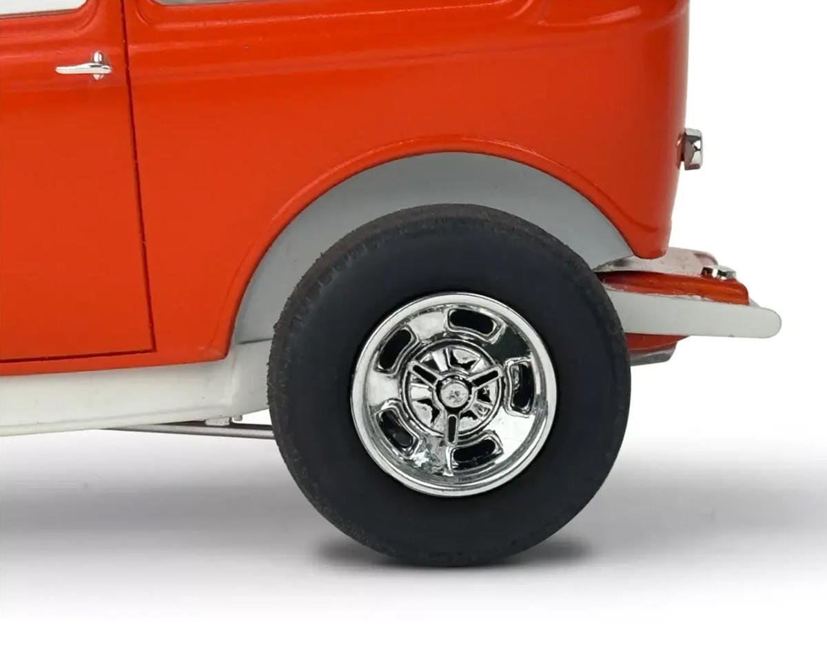 1/25 1932 Ford Tudor Sedan 2-in-1 Plastic Model Kit