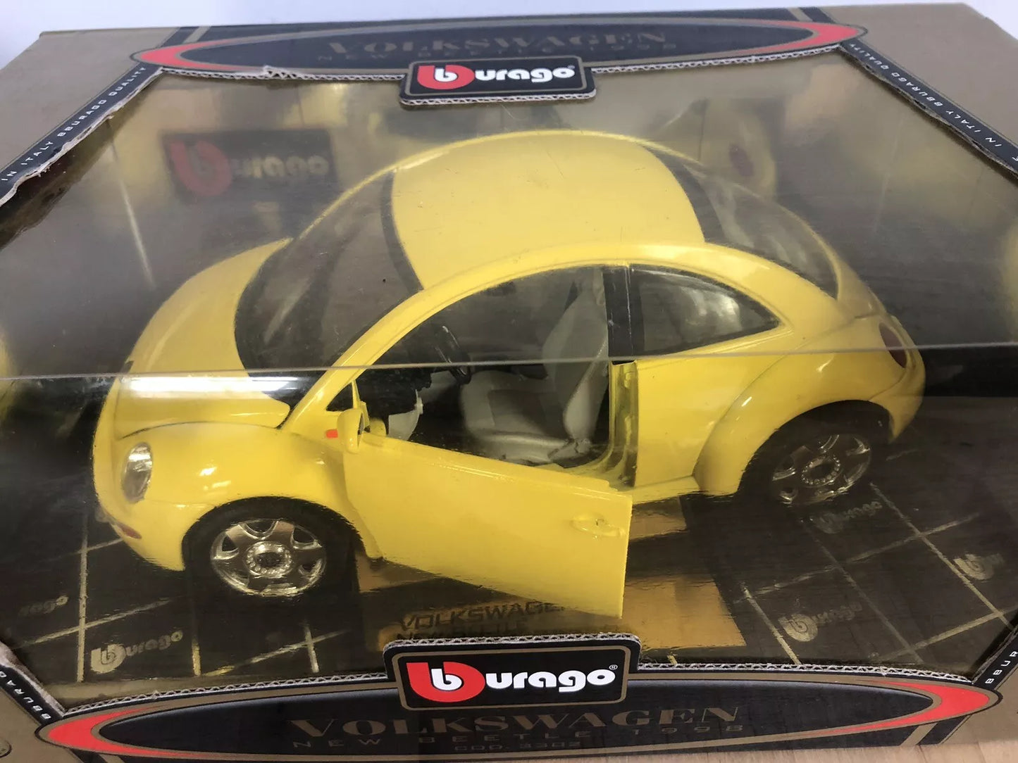 Volkswagen New Beetle - 1998 - 1:18 - Yellow
